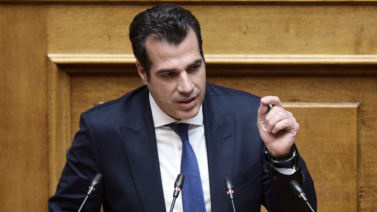 Πλεύρης κατά Βαρουφάκη: «Αδικούμε τον Καραγκιόζη με αυτή τη σύγκριση»