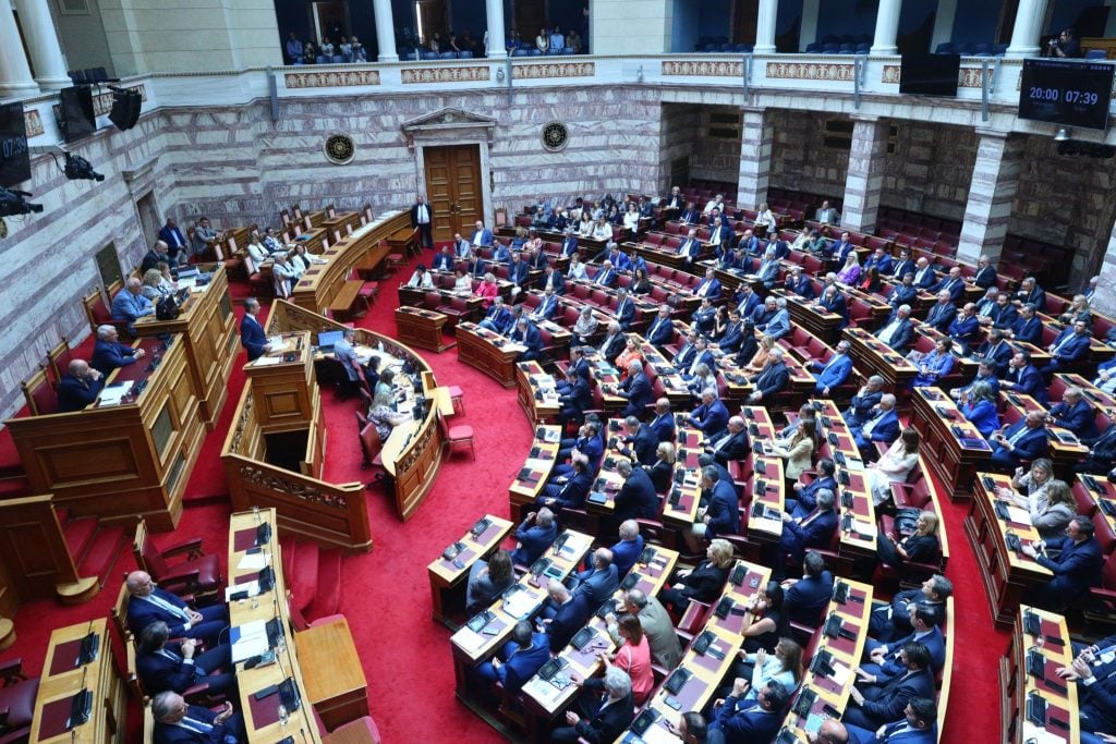 Βουλή: Πέρασε το νομοσχέδιο για τη φορολογική ελάφρυνση