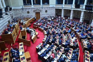 Βουλή: Πέρασε το νομοσχέδιο για τη φορολογική ελάφρυνση