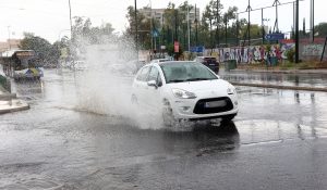 Νέος ΚΟΚ: Πρόστιμο για οδηγούς που βρέχουν πεζούς