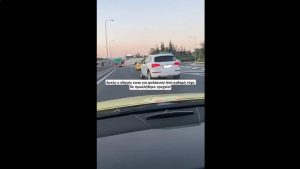 Ασυνείδητος οδηγός μετατρέπει την Αττική Οδό σε…αρένα – Το βίντεο που «κόβει την ανάσα»