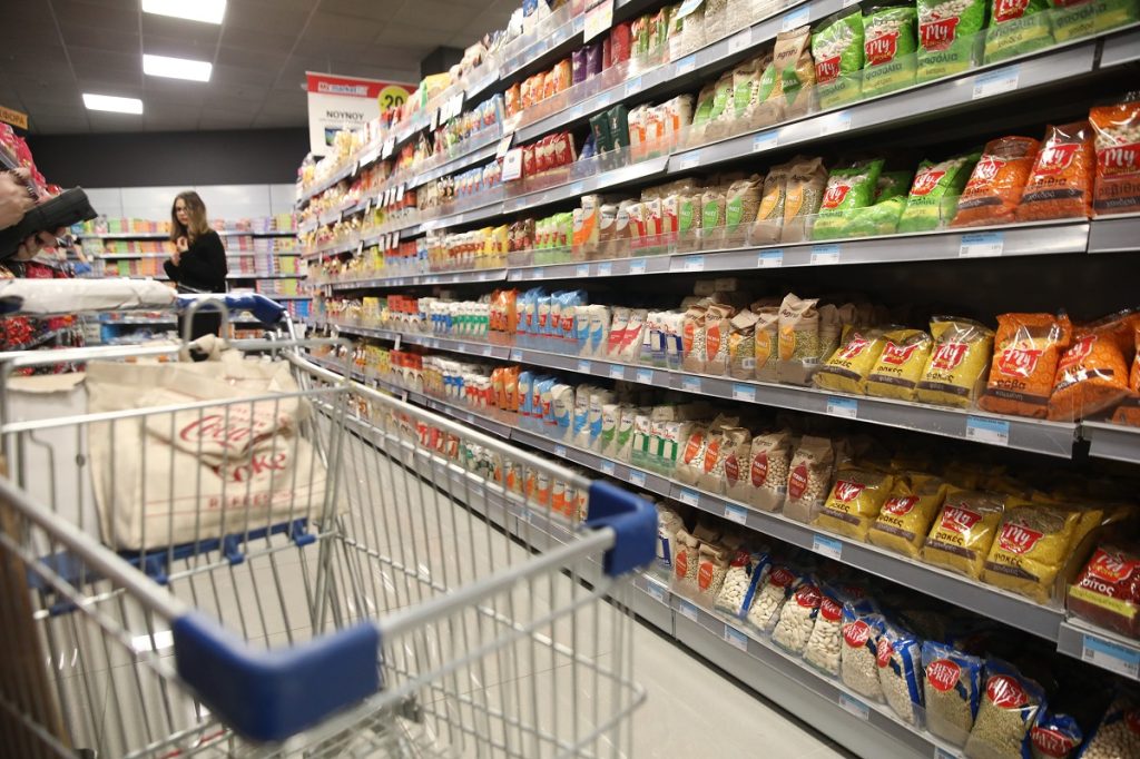 Ακρίβεια: Πώς να ψωνίσετε πιο έξυπνα σε σούπερ μάρκετ και καύσιμα – Οι κινήσεις που μειώνουν τον λογαριασμό