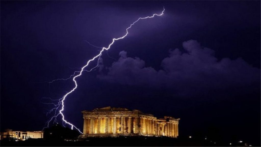 Ισχυρό μπουρίνι «χτύπησε» την Αττική – Πάνω από 1.000 κεραυνοί μέσα σε δύο ώρες