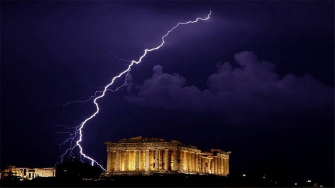 Ισχυρό μπουρίνι «χτύπησε» την Αττική – Πάνω από 1.000 κεραυνοί μέσα σε δύο ώρες