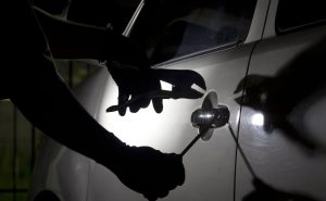 Αυτά τα δύο αντικείμενα στο αυτοκίνητο «προσκαλούν» τους διαρρήκτες – Τι να προσέξετε