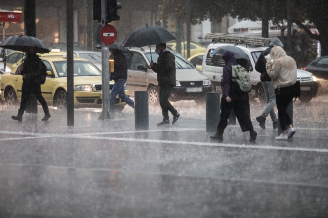 «Χτυπά» ξανά η κακοκαιρία: Οι τρεις ώρες που θα δοκιμαστεί η Αττική