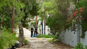 Δολοφονία στην Σαλαμίνα: «Η οικογένεια θεωρούσε ότι η 46χρονη είχε σοκαριστεί» λέει η δικηγόρος τους