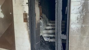 Θεσσαλονίκη: Εμπρηστική επίθεση με γκαζάκια σε πολυκατοικία