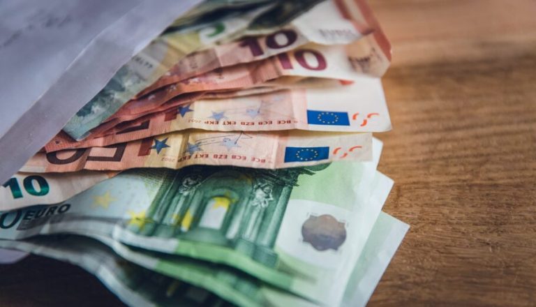 Πώς να πάρετε τα 1.000 ευρώ του ΟΠΕΚΑ – Ξεκίνησαν οι αιτήσεις