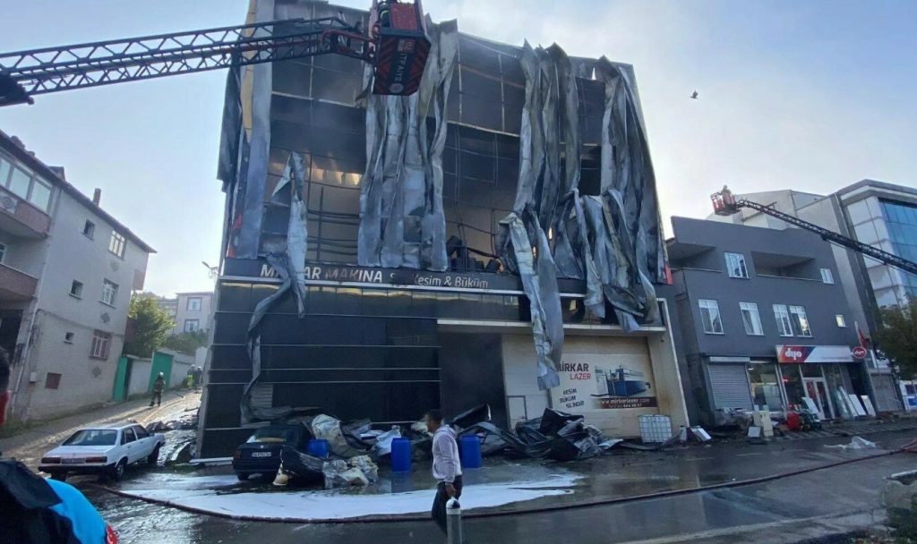 Τουρκία: Πυρκαγιά σε αποθήκη αρωμάτων στην Κοτζαελί