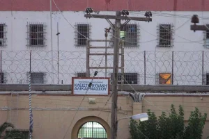 Έφοδος στις φυλακές Αλικαρνασσού: Κατασχέθηκαν όπλα και κινητά