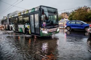 Έρχεται «σερί» κακοκαιριών: Πού και πότε ξεκινούν τα φαινόμενα