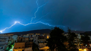 Κεραυνός χτύπησε στρατόπεδο στο Μεσολόγγι – Τέσσερις φαντάροι στο νοσοκομείο