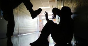 Ξάνθη: Εφιάλτης για 15χρονο μαθητή – Τον έσυραν σε στενό και τον ξυλοκόπησαν