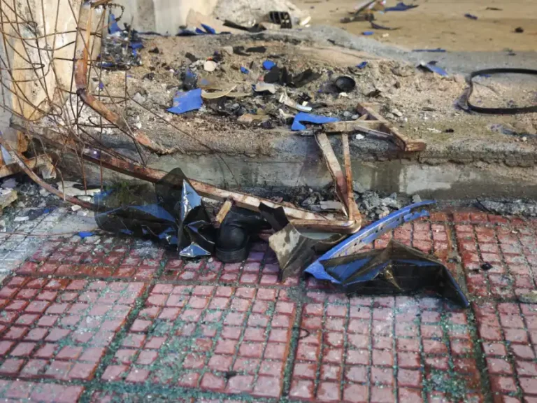 Λούτσα: Φονικό τροχαίο τα ξημερώματα. ΙΧ παρέσυρε τρία άτομα, ένας νεκρός