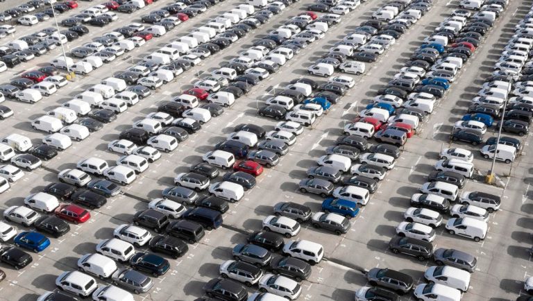 ΑΑΔΕ: Τριγωνική απάτη ΦΠΑ με μεταχειρισμένα οχήματα