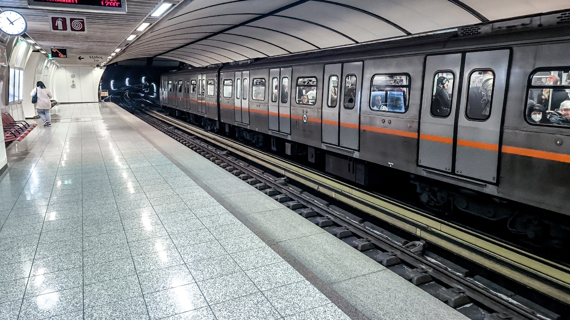 Παραμονή Πρωτοχρονιάς 2025: Πότε σταματούν μετρό, τραμ, λεωφορεία, τρόλεϊ