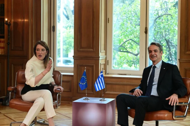 Μητσοτάκης – Μέτσολα στο Μαξίμου: Ζωντανά οι κοινές δηλώσεις