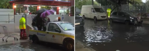 Μοσχάτο: Πολίτες επιβιβάστηκαν σε καρότσα αγροτικού για να περάσουν τον δρόμο (VIDEO)