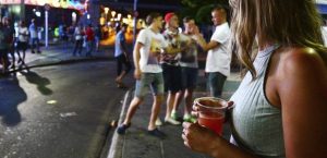 Μόλις το 20% των νέων ζει μόνο του – Τι αποκαλύπτει η νέα έρευνα για τη Generation Z