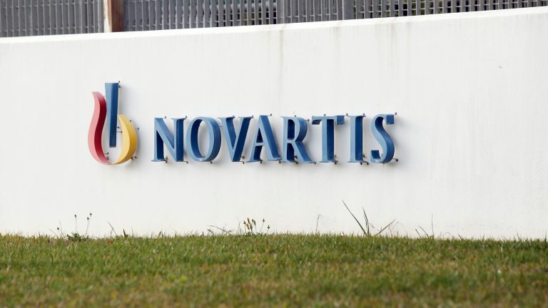 Δίκη Novartis: Η σύζυγος Στουρνάρα μίλησε για «στοχευμένη καταστροφή»