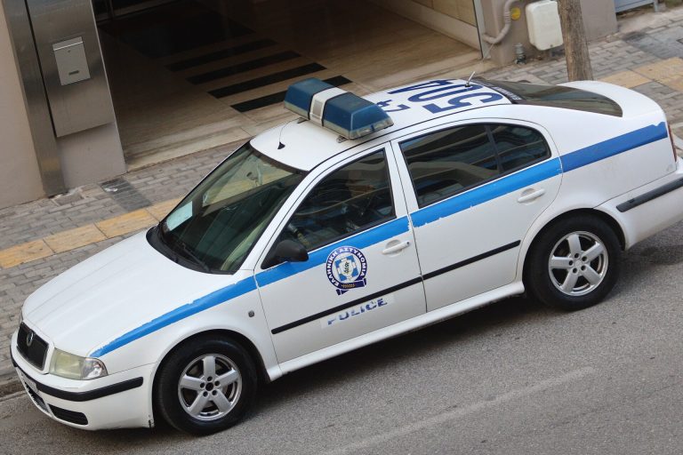 Φθιώτιδα: Αυτοκίνητο έπεσε σε κολόνα της ΔΕΗ