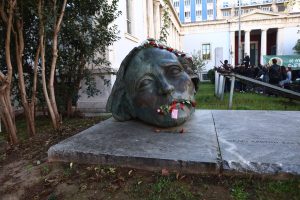 Σε εξέλιξη η πορεία για το Πολυτεχνείο