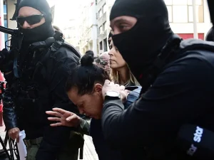 Στη φυλακή η 46χρονη για τον φόνο της 75χρονης πεθεράς στη Σαλαμίνα