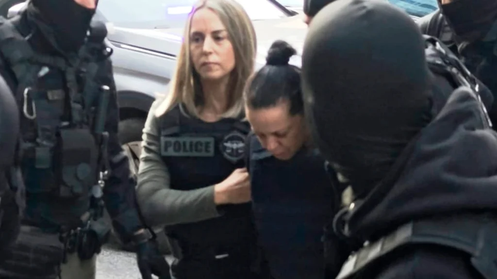 Σαλαμίνα: «Μετανιώνω πικρά, ζητάω συγγνώμη» λέει η 46χρονη που φέρεται να σκότωσε την πεθερά της