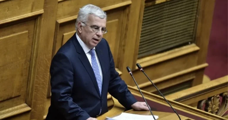 Στράτος Σιμόπουλος: Επίθεση με τρικάκια στο γραφείο του βουλευτή της ΝΔ