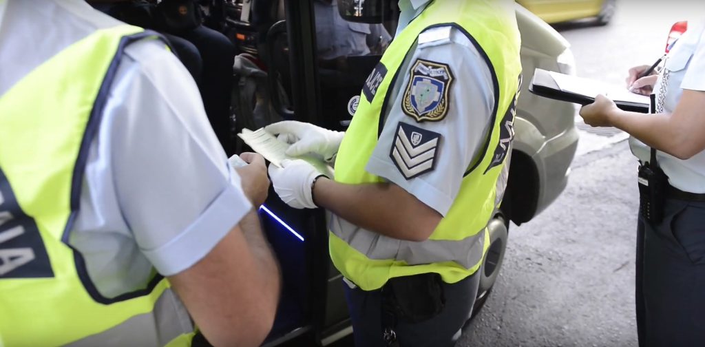 Νέος ΚΟΚ: Πρόστιμα-φωτιά για κράνος και επικίνδυνες κόντρες