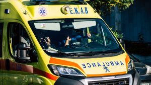 Πειραιάς: Αυτοκίνητο ανατράπηκε στην Καλλίπολη