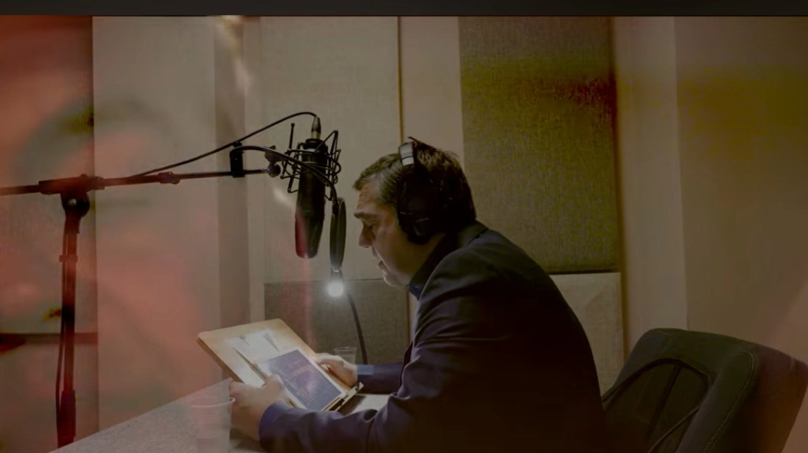 Η «Ιθάκη» γίνεται audiobook – Ο Αιμίλιος Χειλάκης «ντύνει» με τη φωνή του το βιβλίο του Αλέξη Τσίπρα
