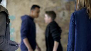 Ανήλικοι επιτέθηκαν σε 19χρονο στο Ηράκλειο – «Με έπιασαν από τον λαιμό και με χτύπησαν»