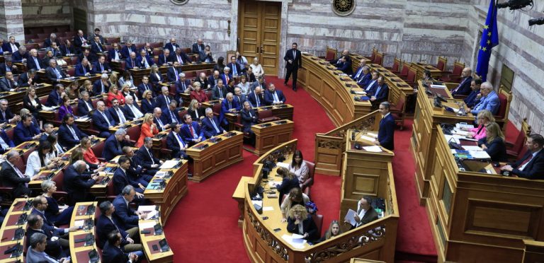 Αναβλήθηκε η κοινοβουλευτική συνεδρίαση για τα ΕΛΤΑ μετά την παραίτηση του Σκλήκα