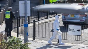 Επίθεση σε τρένο στην Αγγλία: Ο δράστης «άγνωστος» στην Αντιτρομοκρατική