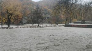 Σφοδρή κακοκαιρία στην Κέρκυρα: Δέντρα ξεριζώθηκαν, ζημιές στο δίκτυο ρεύματος