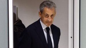 «Το ημερολόγιο ενός φυλακισμένου»: Στην κυκλοφορία το βιβλίο του Σαρκοζί