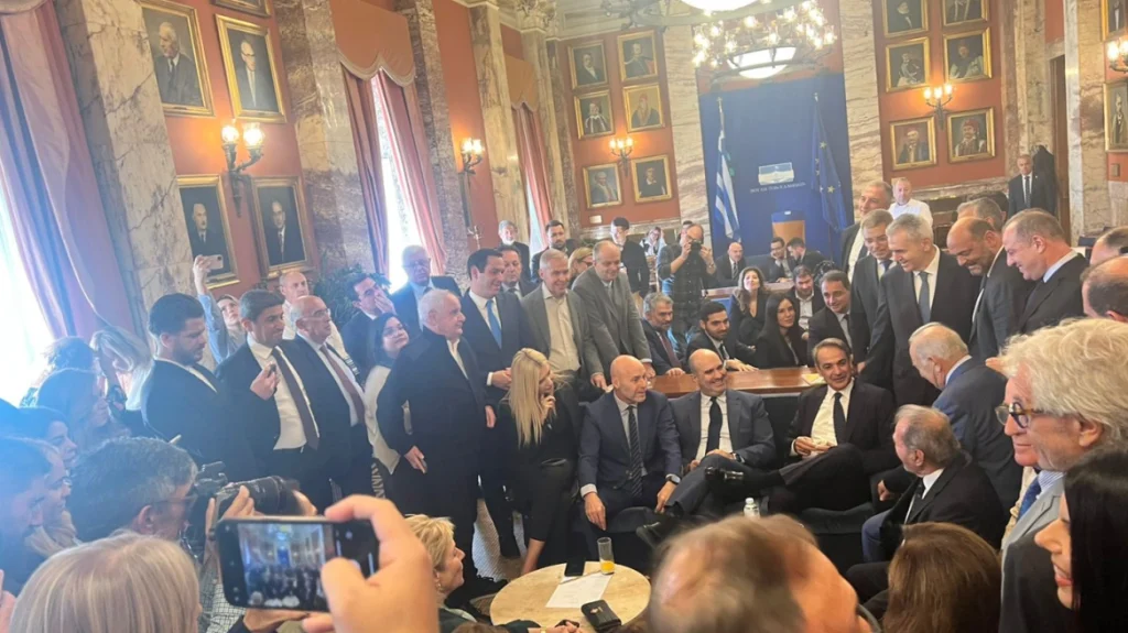 Η ατάκα Μητσοτάκη για τις εκλογές που έγινε viral: «Το θέμα είναι ποιος θα σουβλιστεί…»