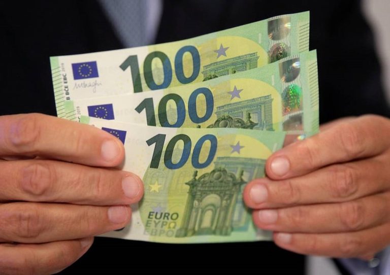Χρήματα στους λογαριασμούς σήμερα – Ποιοι δικαιούνται το βοήθημα των 1.000 ευρώ
