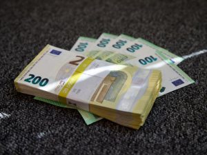 Άνοιξε η πλατφόρμα του ΟΠΕΚΑ – Πώς θα πάρετε την υποτροφία των 1.000 ευρώ