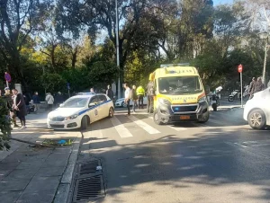 Τροχαίο έξω από το Μέγαρο Μαξίμου: ΙΧ παρέσυρε πεζό σε διάβαση