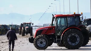 Κλιμακώνουν οι αγρότες: Κλείνουν τον Προμαχώνα – Σενάρια για ακόμη πιο σκληρή στάση