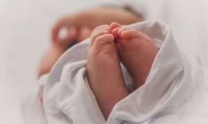 Αλεξανδρούπολη: Απολογείται η μητέρα του 3χρονου που πέθανε από ασιτία