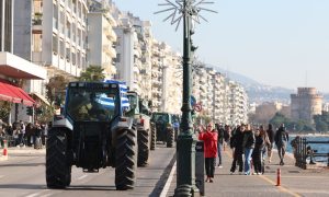 Θεσσαλονίκη: Αποχωρούν αγρότες και κτηνοτρόφοι από το λιμάνι