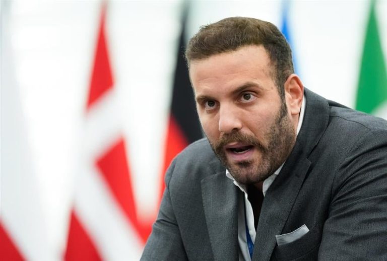 Σάλος με την επίθεση του ευρωβουλευτή Παππά σε δημοσιογράφο στο Στρασβούργο