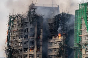 Φονική πυρκαγιά στο Χονγκ Κονγκ: 151 νεκροί και 40 αγνοούμενοι