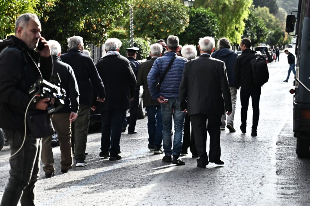 «Δεν αντέχουμε άλλο»: Πορεία συνταξιούχων προς το Υπουργείο Εργασίας