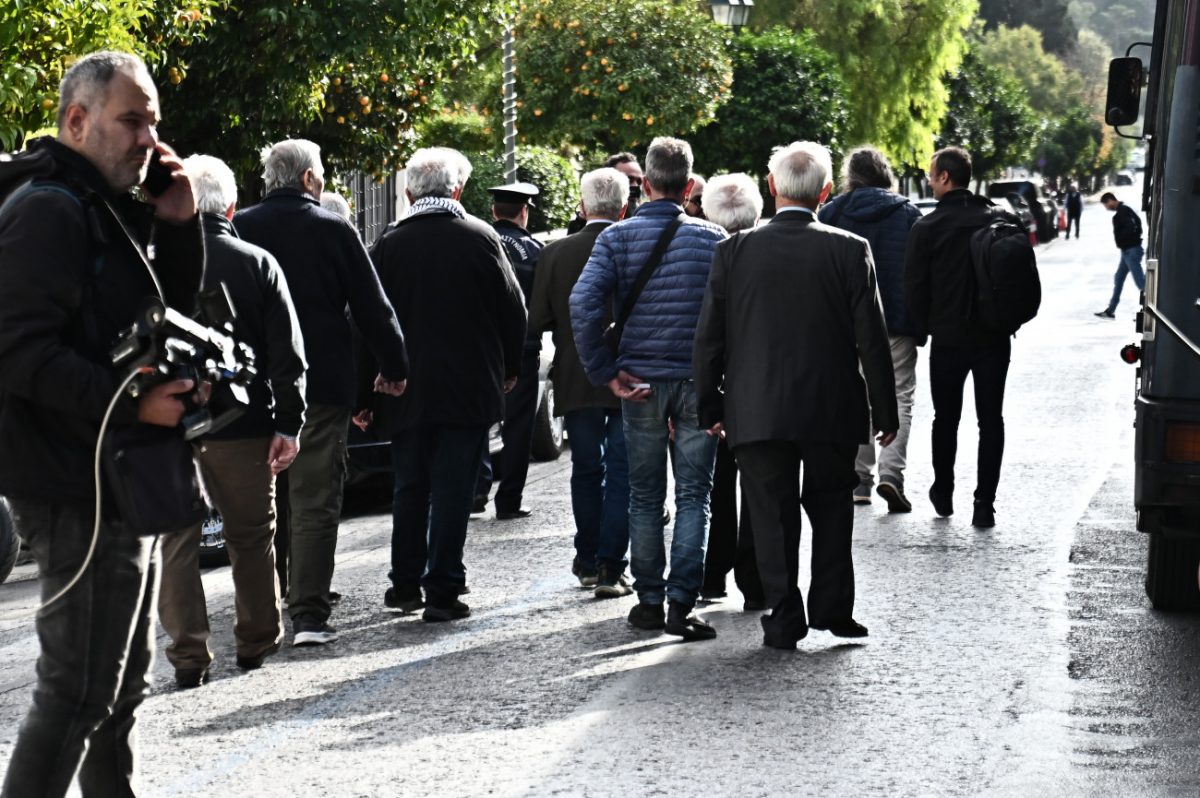 «Δεν αντέχουμε άλλο»: Πορεία συνταξιούχων προς το Υπουργείο Εργασίας