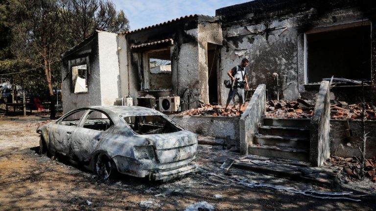 Ειδική σύνταξη 1.700 ευρώ για τους πληγέντες σε Μάτι και Μάνδρα